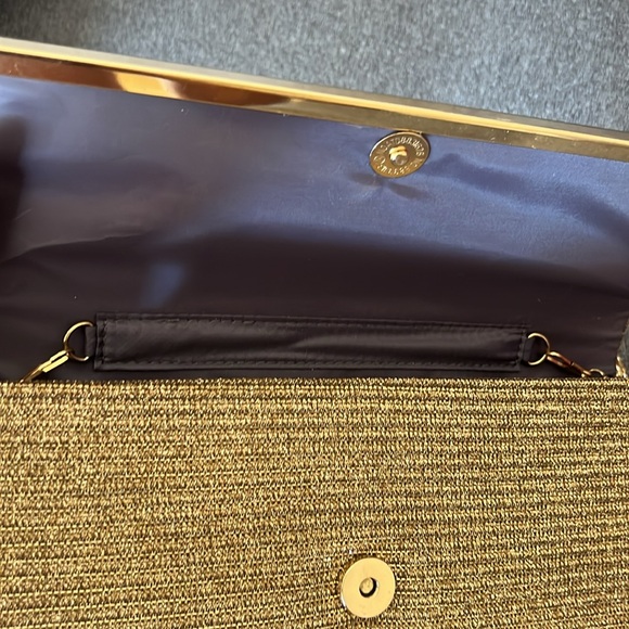 Golden clutches - Picture 2 of 5